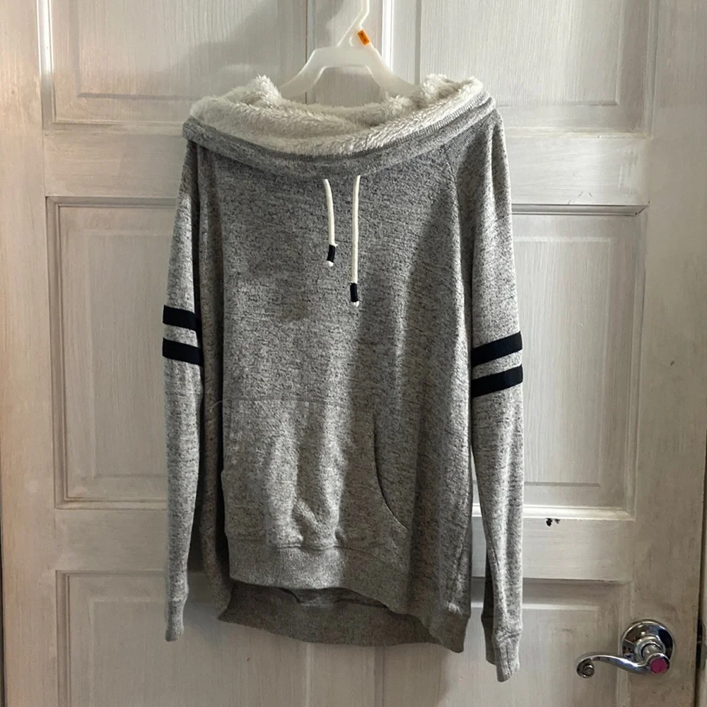 Sweater - Picture 1 of 2